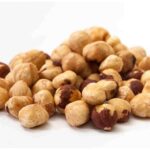 Avellana repelada ligeramente tostada